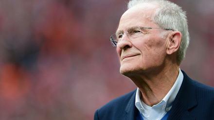 Hans Wilhelm Gäb, ehemaliger deutscher Tischtennis-Nationalspieler und Spitzenfunktionär, gab seinen Olympischen Orden aus Protest gegen die IOC-Entscheidung zurück.