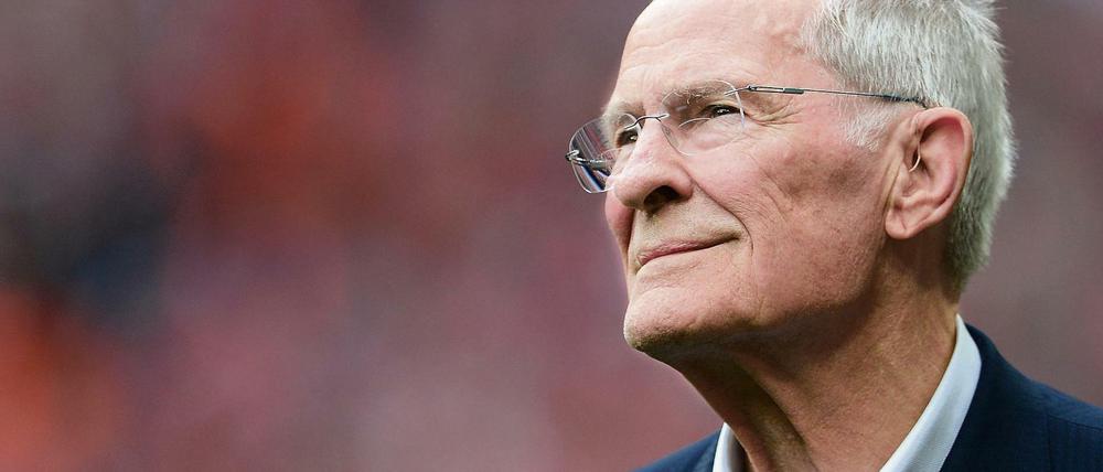 Hans Wilhelm Gäb, ehemaliger deutscher Tischtennis-Nationalspieler und Spitzenfunktionär, gab seinen Olympischen Orden aus Protest gegen die IOC-Entscheidung zurück.