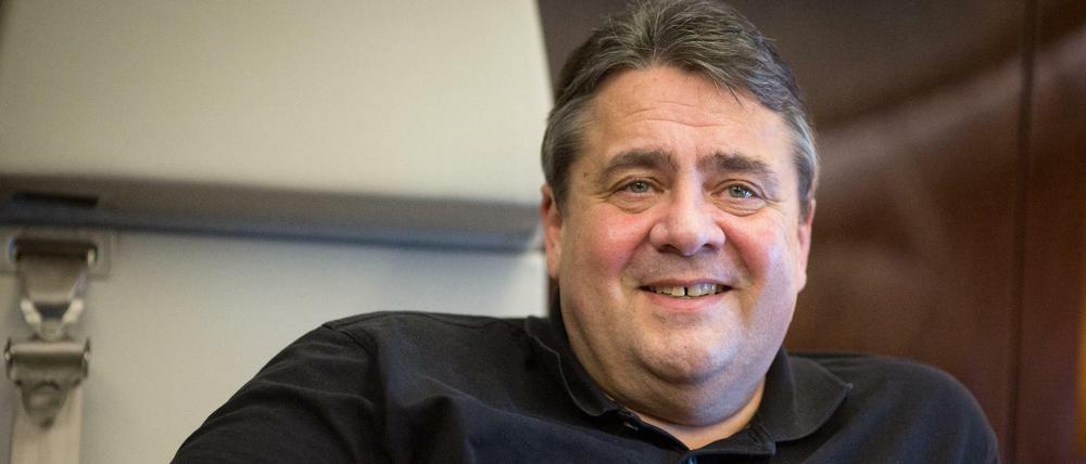 Erster Erfolg: Bundeswirtschaftsminister Sigmar Gabriel (SPD) hatte tariflichen Schutz für die Kaiser's Tengelmann-Mitarbeiter gefordert.