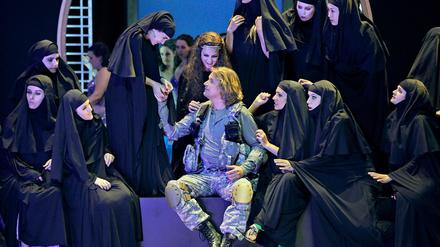 Ein Probenfoto zur "Parsifal"-Premierein Bayreuth, mit Klaus Florian Vogt als Parsifal. 