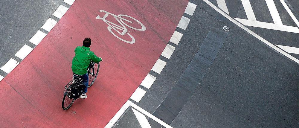 Roter Teppich? So komfortabel fährt es sich in Berlin längst nicht überall mit dem Fahrrad.