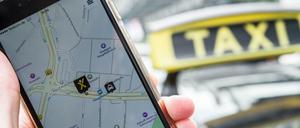 Das klassische Taxigewerbe steht unter Druck. Jetzt fusioniert Daimler-Tochter Mytaxi mit dem britischen Anbieter Hailo - sie wollen den Taxifunk überflüssig machen. 