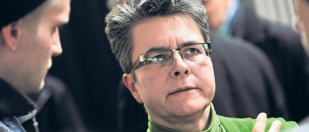 Monika Herrmann muss dauernd reden – mit wütenden Anwohnern, Linksradikalen, dem Senat – und der Polizei.