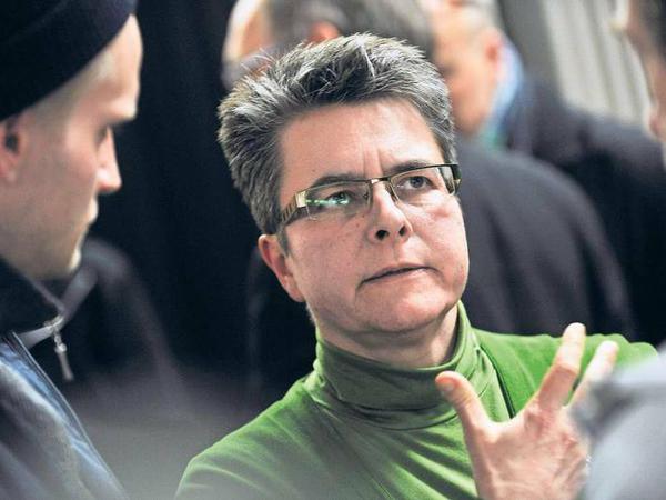 Monika Herrmann muss dauernd reden – mit wütenden Anwohnern, Linksradikalen, dem Senat – und der Polizei.