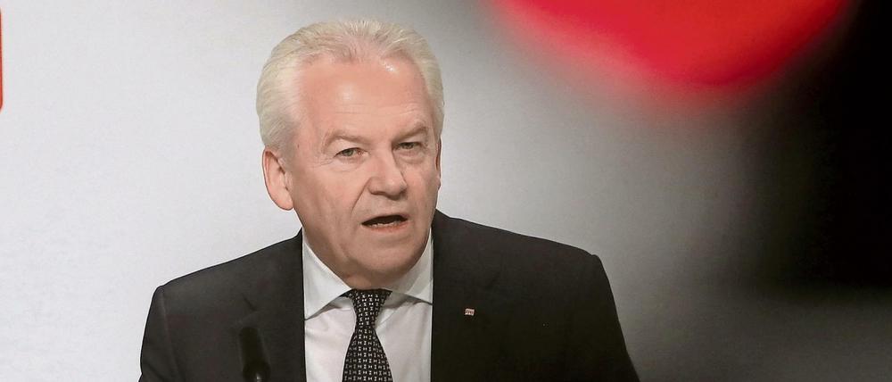 Auf schwierigem Posten. Bahnchef Rüdiger Grube.
