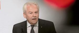 Auf schwierigem Posten. Bahnchef Rüdiger Grube.