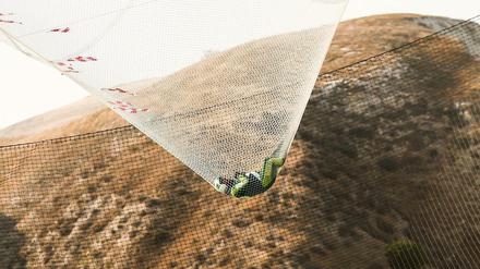 Sicher im Netz: Skydiver Luke Aikins nach seinem Rekordsprung