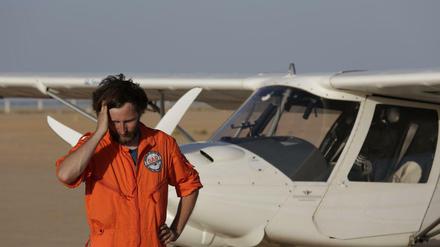 In weiten Schleifen will Ruben Neugebauer die libysche Küste abfliegen - und nach Flüchtlingsbooten Ausschau halten.