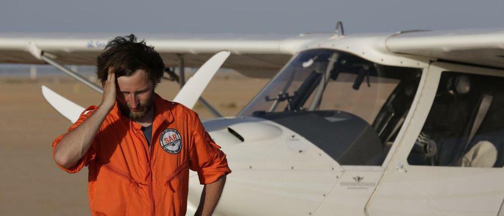 In weiten Schleifen will Ruben Neugebauer die libysche Küste abfliegen - und nach Flüchtlingsbooten Ausschau halten.