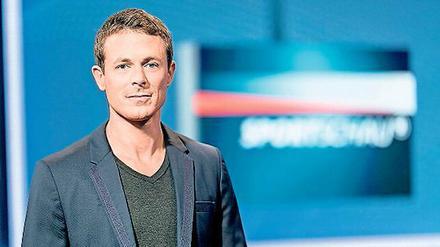 „Sportschau“, Quiz, Talkshow. Alexander Bommes, 40, ist gut ausgelastet bei der ARD. Nun moderiert der gebürtige Kieler aus Rio de Janeiro bei den Olympischen Spielen. Er spielte früher aktiv in der Handball-Bundesliga. 