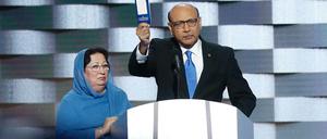 Khizr Khan sprach vergangene Woche bei Clintons Parteitag über seinen Sohn Humayun, der im Jahr 2004 als US-Soldat im Irak getötet worden war.