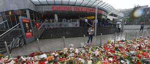 Neun Menschen, meist Jugendliche mit Migrationshintergrund, erschoss der 18-jährige Täter am Olympia Einkaufszentrum.