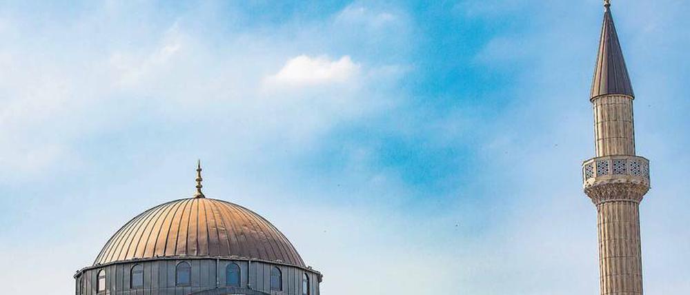 Eindrucksvoll. Ditib unterhält in Deutschland rund 900 Moscheen. Im Bild zu sehen: Merkez-Moschee in Duisburg-Marxloh.