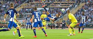 Herthas Torjäger Vedad Ibisevic trifft gegen Bröndby zum Sieg.