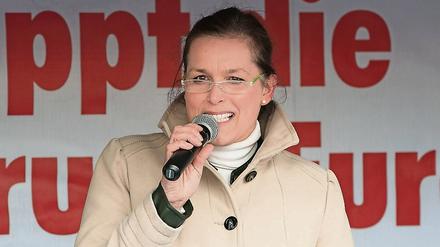 Tatjana Festerling, hier im April 2015 bei einer Pegida-Kundgebung in Dresden