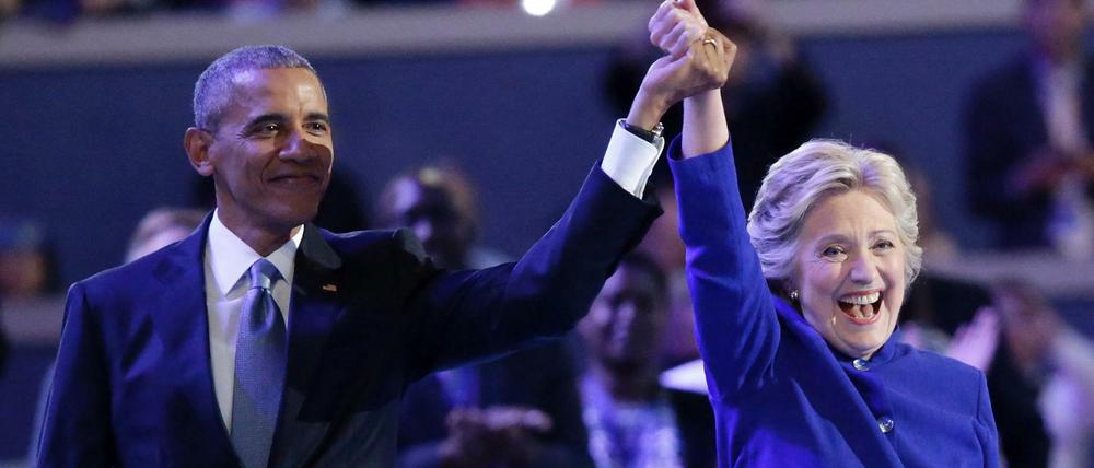 Barack Obama und Hillary Clinton sind jetzt eine Schicksalsgemeinschaft.