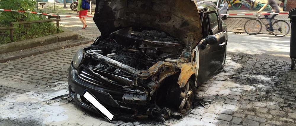 Komplett zerstörter Wagen in der Böckhstraße.