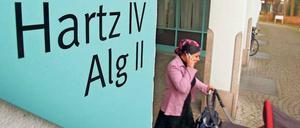Auf Hilfe angewiesen. Die Zahl ausländischer Bedürftiger in Deutschland wächst. 