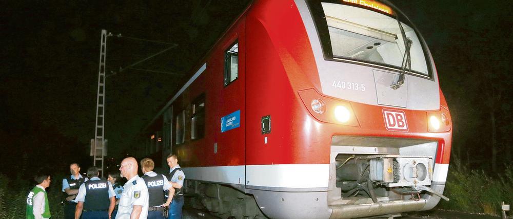 In diesem Regionalzug bei Würzburg griff ein Mann mit einer Axt Passagiere an.