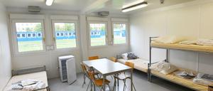 Ein fertig ausgestattetes Zimmer in einem Gebäude der Erstaufnahmeeinrichtung in Wünsdorf (Brandenburg).