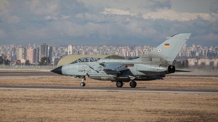 Ein Tornado der Luftwaffe der Bundeswehr beim Start in Incirlik.