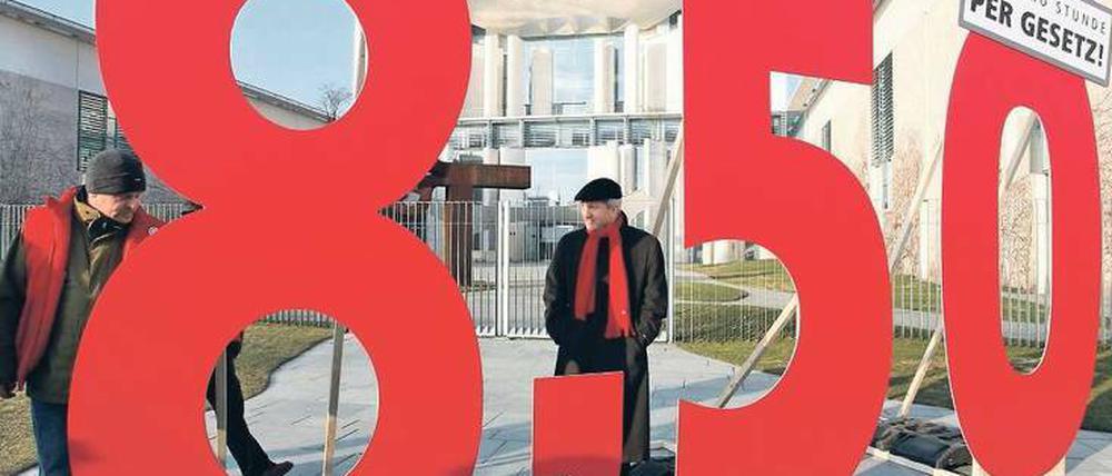 Auch vor dem Kanzleramt warben Gewerkschafter für den Mindestlohn, der dann zum 1.1.2015 Gesetz wurde.