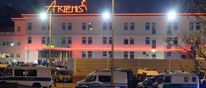 Einsatzkräfte von Polizei, Staatsanwaltschaft, Steuerfahndung und Zoll durchsuchten im April ein Großbordell "Artemis". 