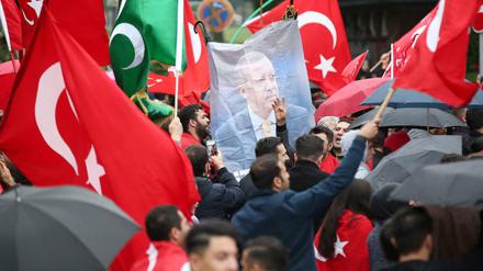 Erdogan-Anhänger in Deutschland. 