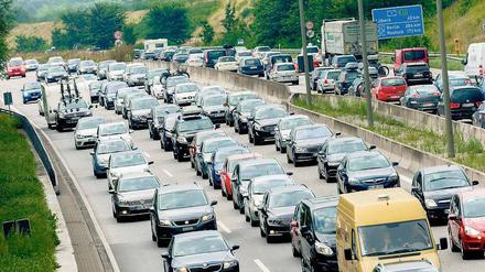 2030 soll der Verbrennungsmotor verschwinden, jedenfalls bei Autos. Das fordert das Umweltministerium. Das Kanzleramt will sich darauf aber nicht festlegen lassen. Über den Klimaschutzplan 2050 wird seit Wochen heftig gestritten.