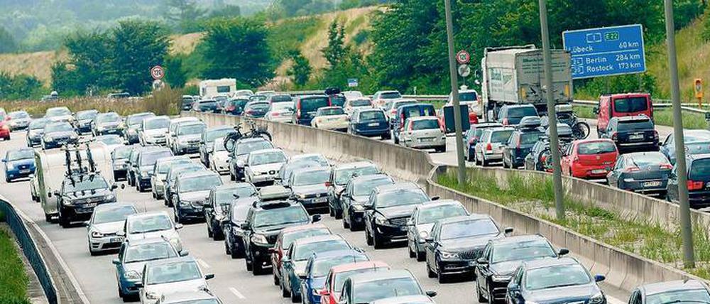 2030 soll der Verbrennungsmotor verschwinden, jedenfalls bei Autos. Das fordert das Umweltministerium. Das Kanzleramt will sich darauf aber nicht festlegen lassen. Über den Klimaschutzplan 2050 wird seit Wochen heftig gestritten.