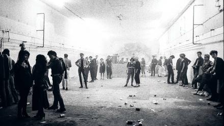 Am 6.6.1985 fotografierte Thomas Leuner im Kreuzberger SO36 während des Konzerts "Gruftgesänge in schwerer metallener Aufmachung