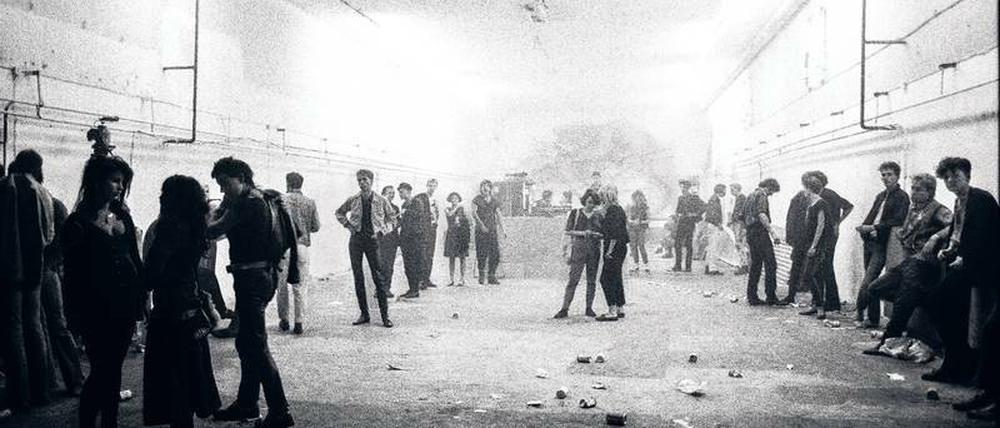 Am 6.6.1985 fotografierte Thomas Leuner im Kreuzberger SO36 während des Konzerts "Gruftgesänge in schwerer metallener Aufmachung