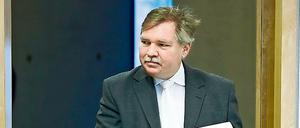 Richter Matthias Fuchs kurz vor einem Rockerprozess.