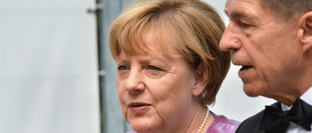 Bundeskanzlerin Angela Merkel (CDU) und ihr Ehemann Joachim Sauer am 1. August bei den Bayreuther Festspielen.