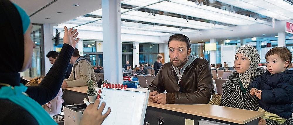 Flüchtlinge bei der Registrierung. Dafür ist jetzt künftig ein neues Landesamt zuständig. 