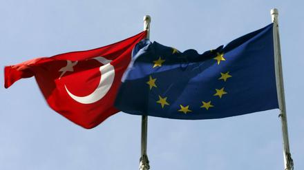 Die Türkei und die EU streiten um den Flüchtlingspakt und die Visafreiheit 