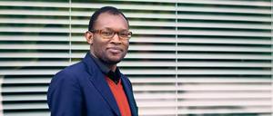 Vortragskünstler mit der Energie von Jazz und Rap. Fiston Mwanza Mujila.