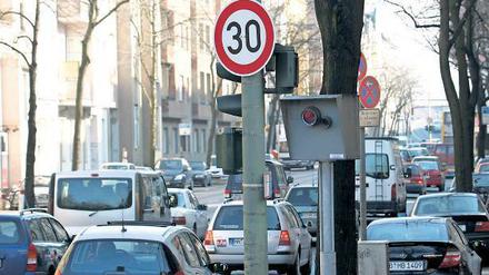 Bremsen, bitte! Wenn sich der Verkehr ohnehin ständig staut, ist das aber oft nicht mal nötig. 