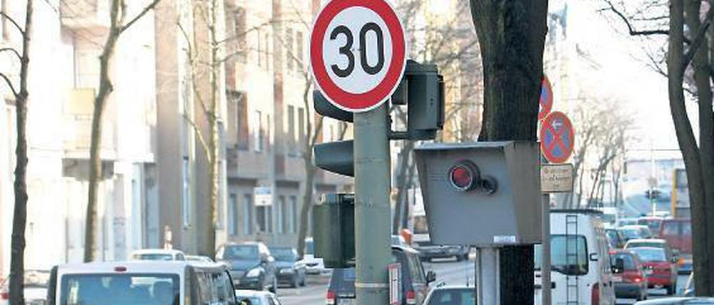 Bremsen, bitte! Wenn sich der Verkehr ohnehin ständig staut, ist das aber oft nicht mal nötig. 