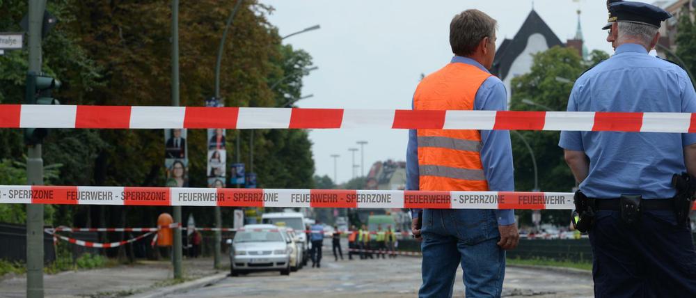 Seit Anfang August war der Mariendorfer Damm zwischen Alt-Mariendorf und Kaiserstraße nach einem Wasserrohrbruch gesperrt. Jetzt wird die Straße stadteinwärts wieder geöffnet.