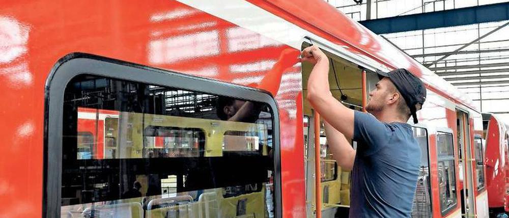 1430 Stellen wird Bombardier in Deutschland abbauen, betroffen ist auch der hier gezeigte Standort Hennigsdorf bei Berlin. 