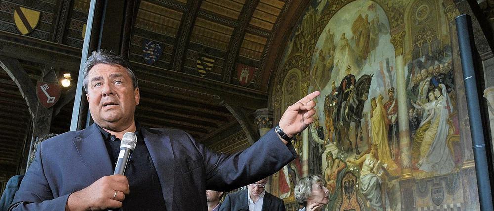 Heimspiel. Sigmar Gabriel spricht auf seiner Sommertour offen über die Vergangenheit von Goslar. Und hinter verschlossenen Türen über die Zukunft Deutschlands.