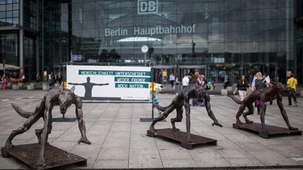 Die Wanderausstellung «Die Wölfe sind zurück?» soll über die Gefahr von Fremdenfeindlichkeit, Hass und Rechtsextremismus aufklären. 
