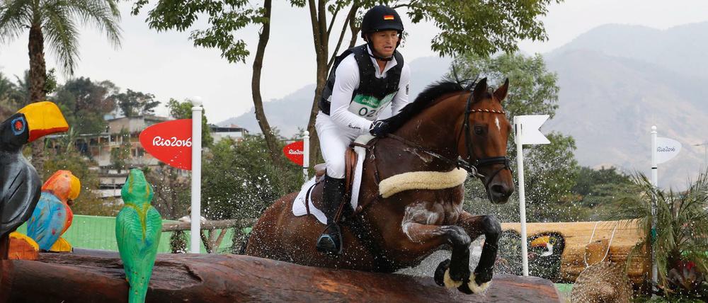 Michael Jung zeigt mit Sam im Gelände eine perfekte Runde.