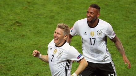 Alter Kapitän und vielleicht der neue? Bastian Schweinsteiger und Jerome Boateng.