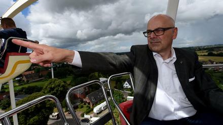 Auf Sommerreise: Torsten Albig (SPD) in einem Riesenrad in Süderbrarup (Schleswig-Holstein).