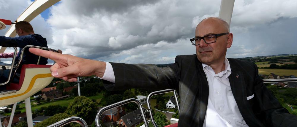 Auf Sommerreise: Torsten Albig (SPD) in einem Riesenrad in Süderbrarup (Schleswig-Holstein).