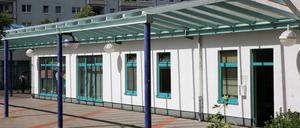 Die Räumung des Begegnungszentrums für minderjährige Flüchtlinge im Rostocker Stadtteil Groß Klein war bereits im Juli verfügt worden.