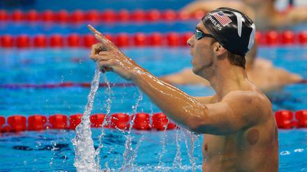 Er ist wieder da: Michael Phelps meldet sich eindrucksvoll zurück und gewinnt seine 12. Einzelgoldmedaille. 