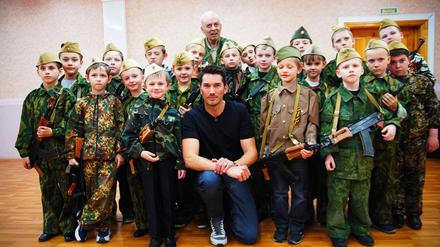 „Patriotische“ Früherziehung: Reporter Stefan Gödde bei seiner „Inside“-Reportage in Russland.